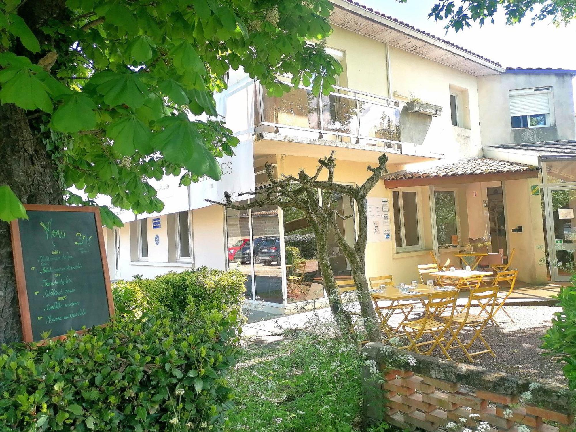 Hotel Platanes - Kb Hotel Group Etauliers Exterior photo